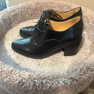 The Office of Angela Scott - Miss Button Midheel 35.5 / 5 US